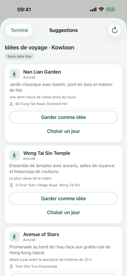 La feuille « Suggestions » avec trois cartes sur Kowloon, deux phrases chacune, l’adresse et les boutons « Enregistrer comme idée » et « Choisir un jour ».